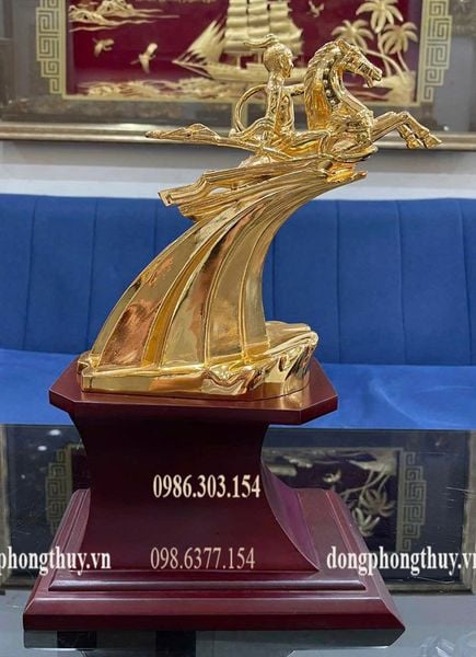 Quà tặng sếp mạ vàng: tượng thánh gióng bằng đồng mạ vàng 24k