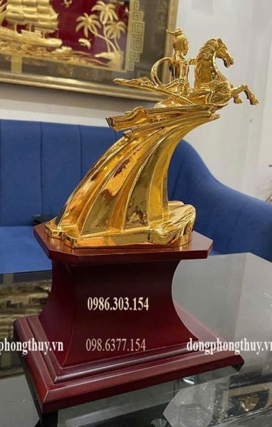 Quà tặng sếp mạ vàng: tượng thánh gióng bằng đồng mạ vàng 24k