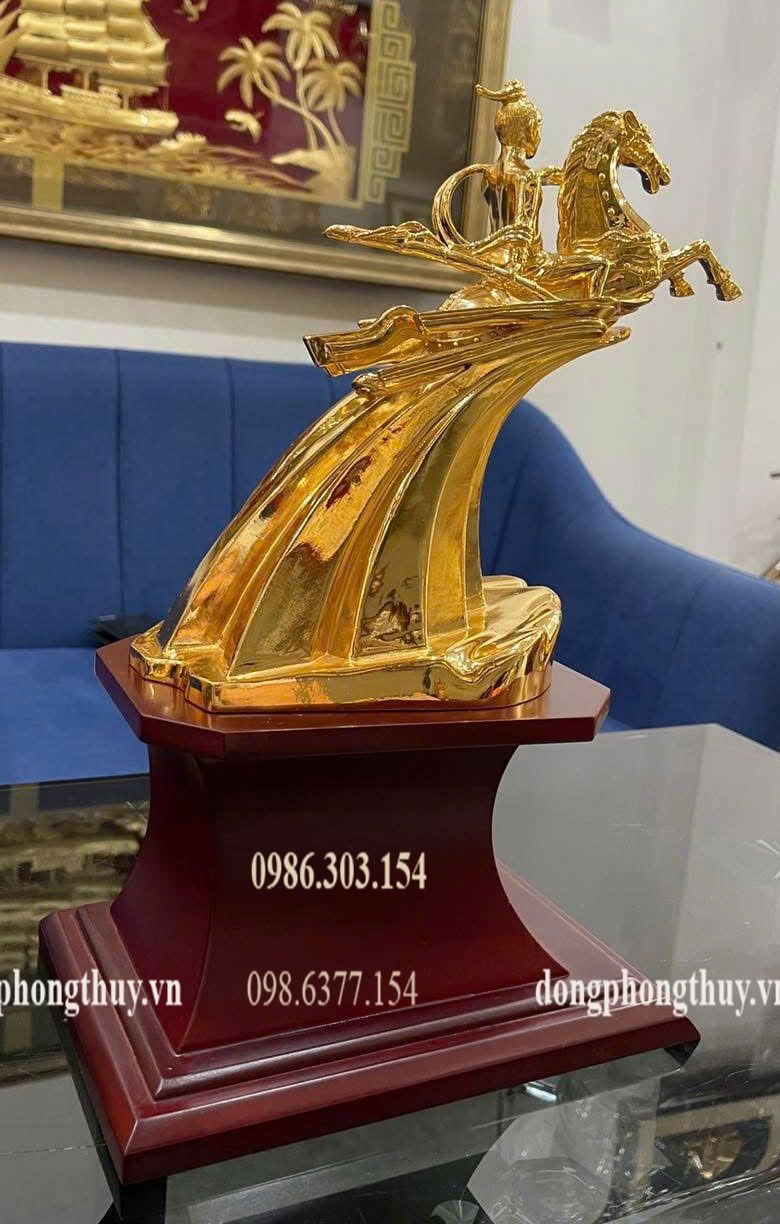 Quà tặng sếp mạ vàng: tượng thánh gióng bằng đồng mạ vàng 24k