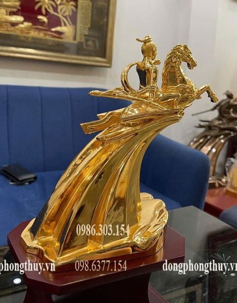 Quà tặng sếp mạ vàng: tượng thánh gióng bằng đồng mạ vàng 24k