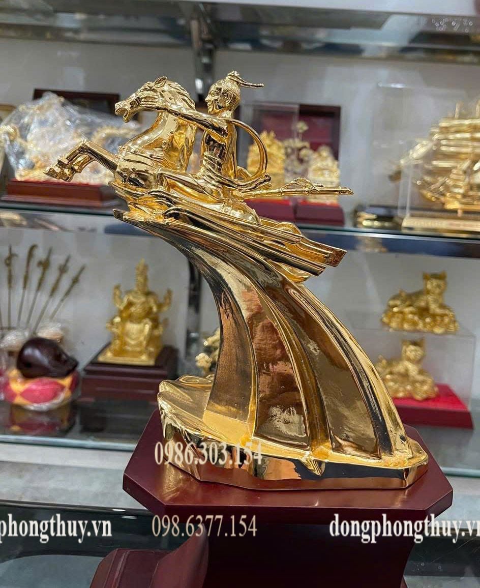 Quà tặng sếp mạ vàng: tượng thánh gióng bằng đồng mạ vàng 24k