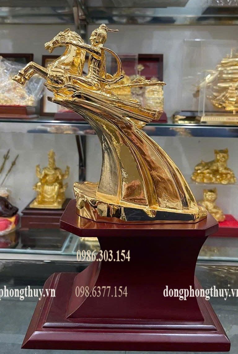 Quà tặng sếp mạ vàng: tượng thánh gióng bằng đồng mạ vàng 24k