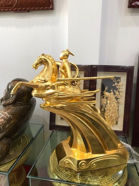 Tượng Đài Thánh Gióng bằng đồng dát vàng 24k Cao 68cm 40kg