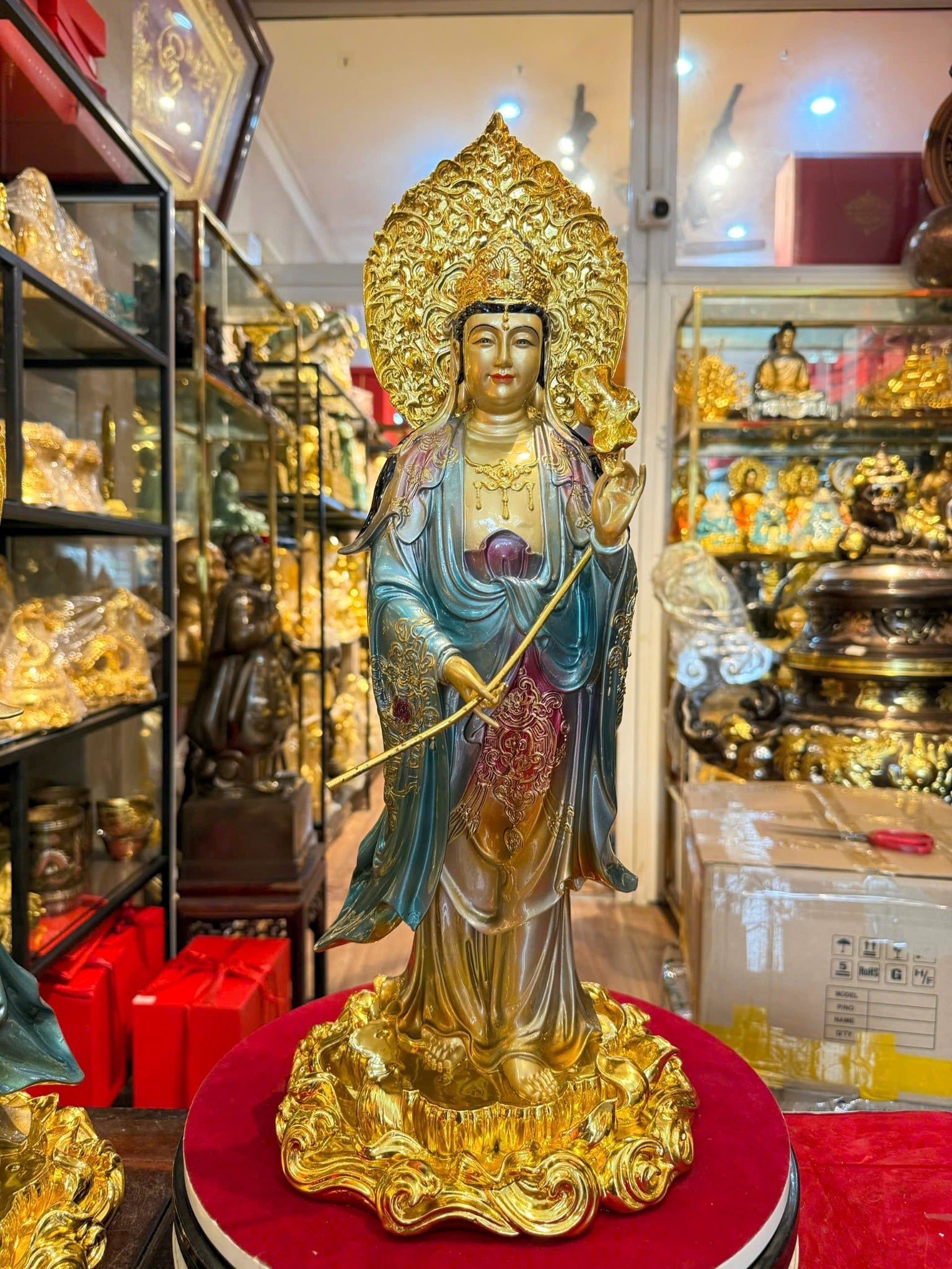 Tượng Thế Chí bồ tát bằng đồng