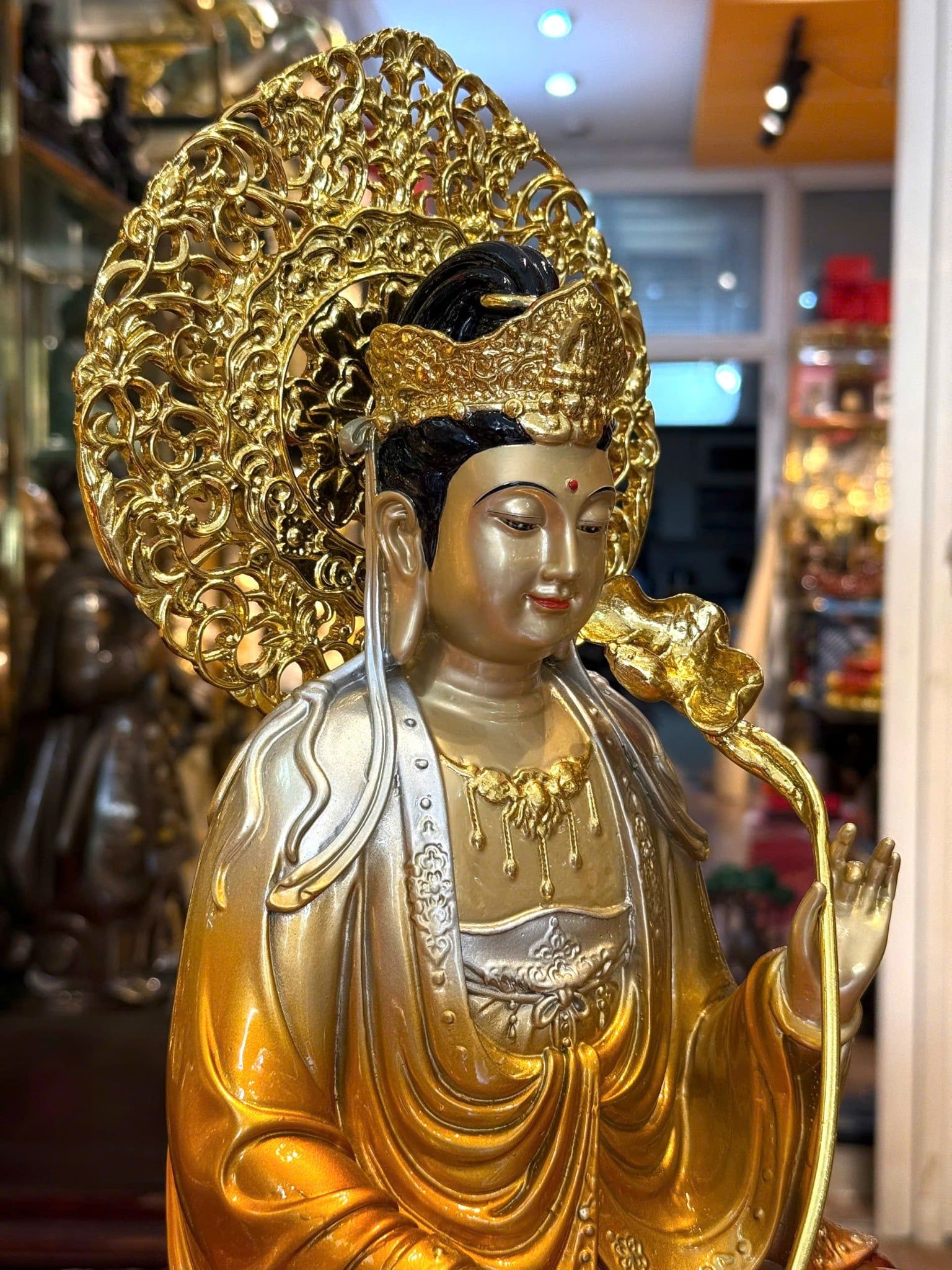 Tượng đại Thế Chí bằng đồng