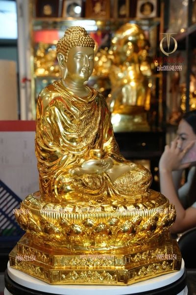 Tượng phật Thích Ca áo hoa bằng đồng dát vàng nano