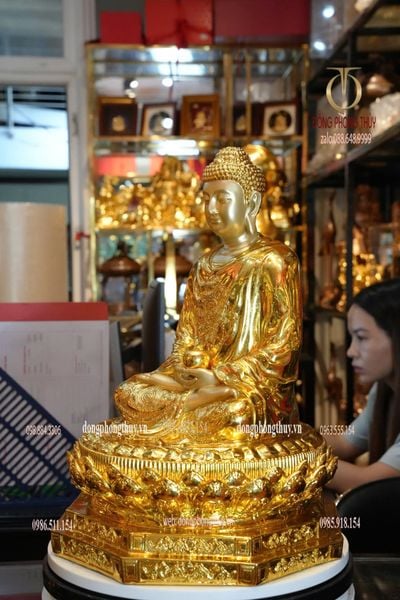 Tượng phật Thích Ca áo hoa bằng đồng dát vàng nano