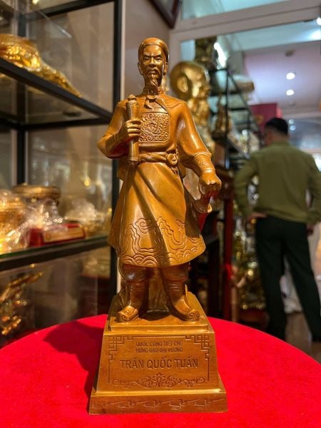 Tượng Trần Hưng Đạo 30cm màu da lươn