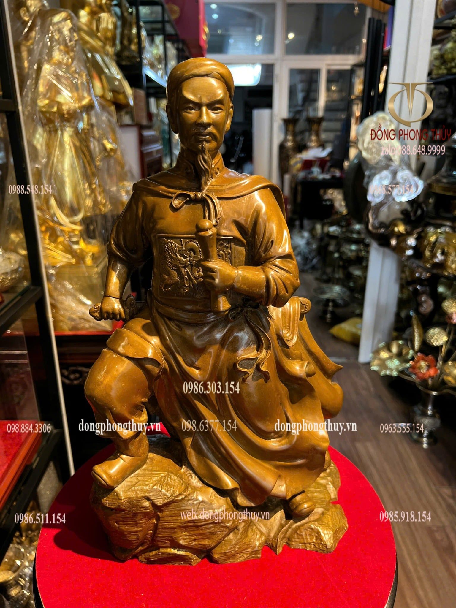 Tượng quốc công tiết chế Hưng Đạo đại vương Trần Quốc Tuấn