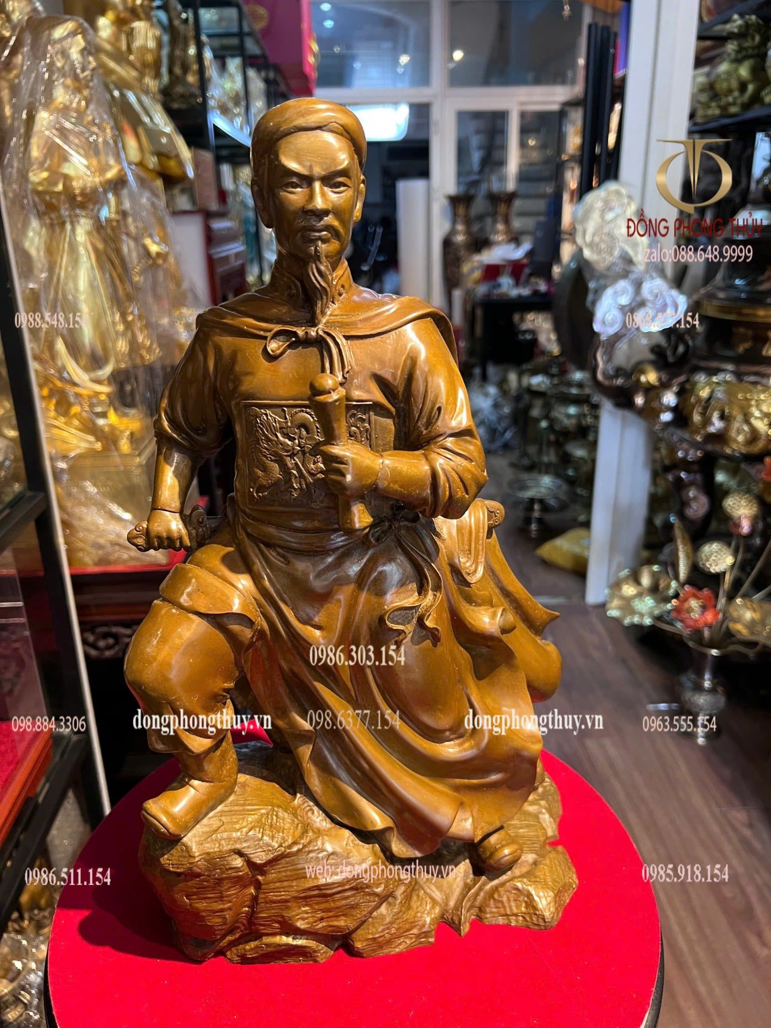 Tượng quốc công tiết chế Hưng Đạo đại vương Trần Quốc Tuấn