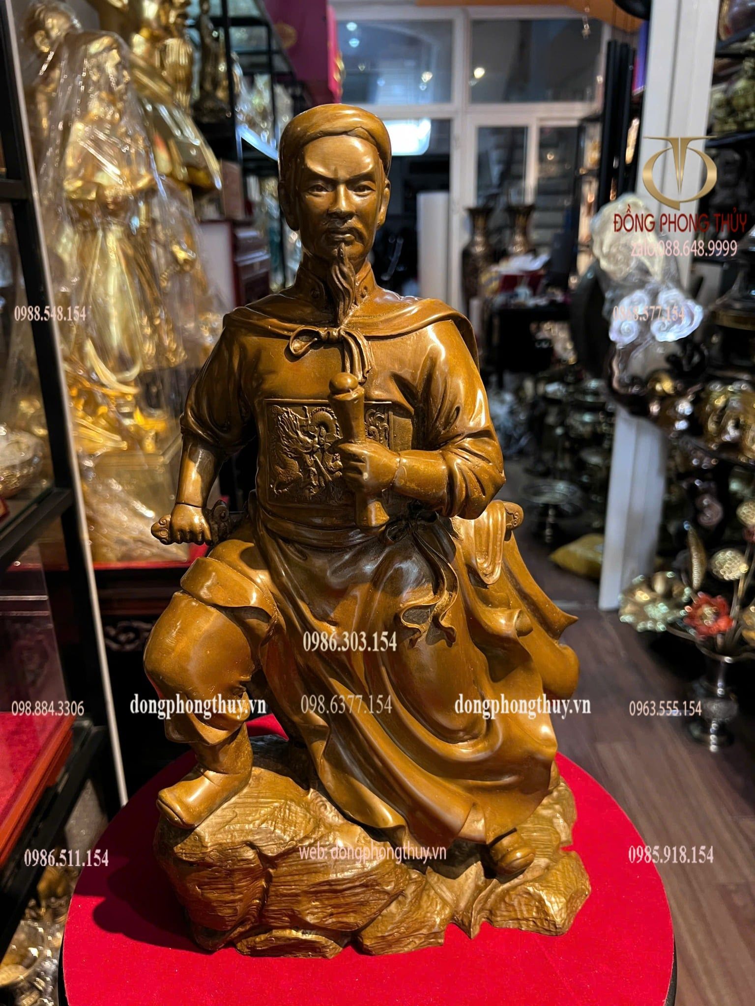 Tượng quốc công tiết chế Hưng Đạo đại vương Trần Quốc Tuấn