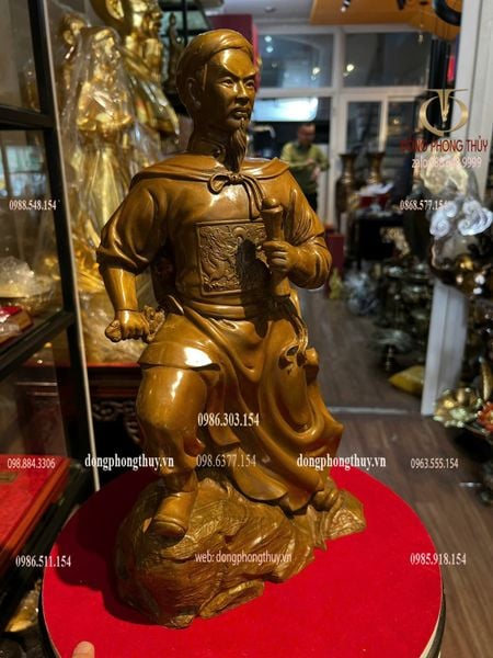 Tượng quốc công tiết chế Hưng Đạo đại vương Trần Quốc Tuấn