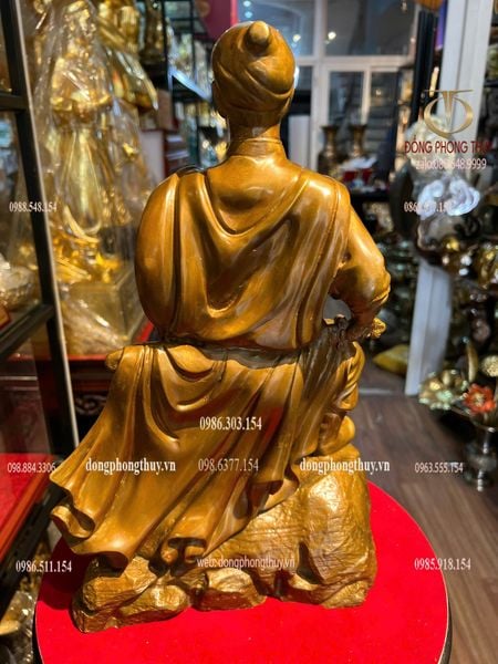 Tượng quốc công tiết chế Hưng Đạo đại vương Trần Quốc Tuấn