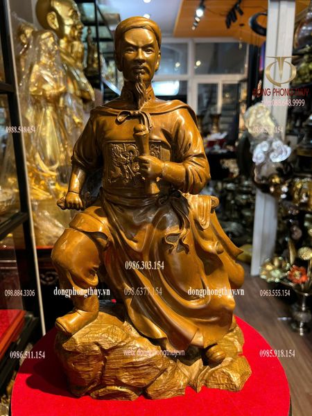 Tượng quốc công tiết chế Hưng Đạo đại vương Trần Quốc Tuấn