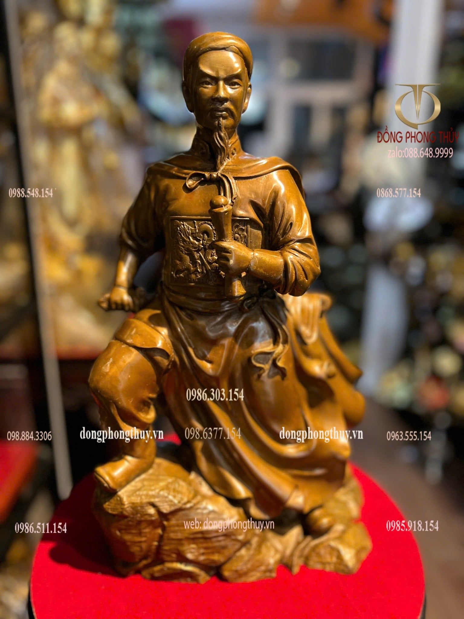 Tượng quốc công tiết chế Hưng Đạo đại vương Trần Quốc Tuấn