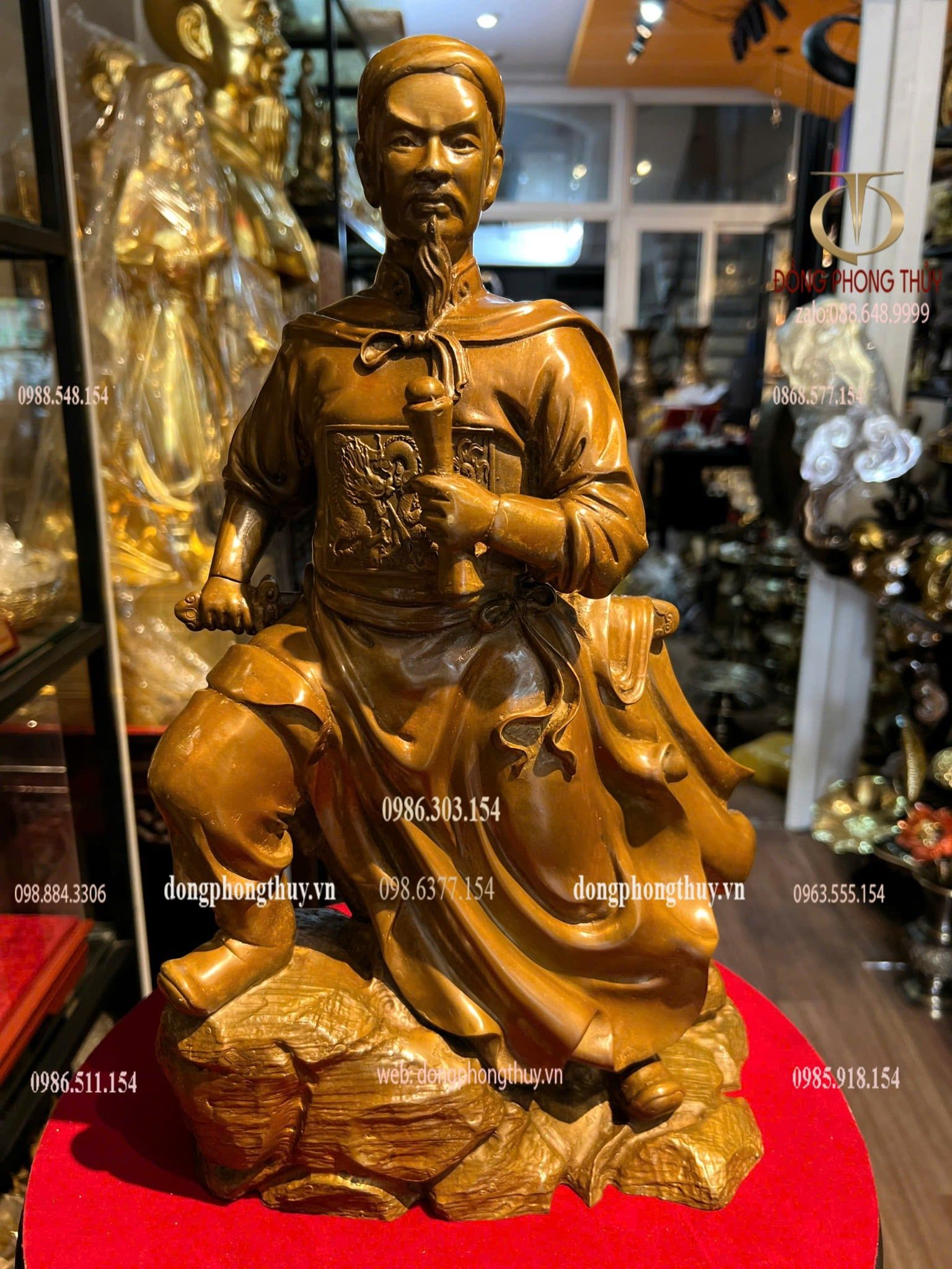 Tượng quốc công tiết chế Hưng Đạo đại vương Trần Quốc Tuấn