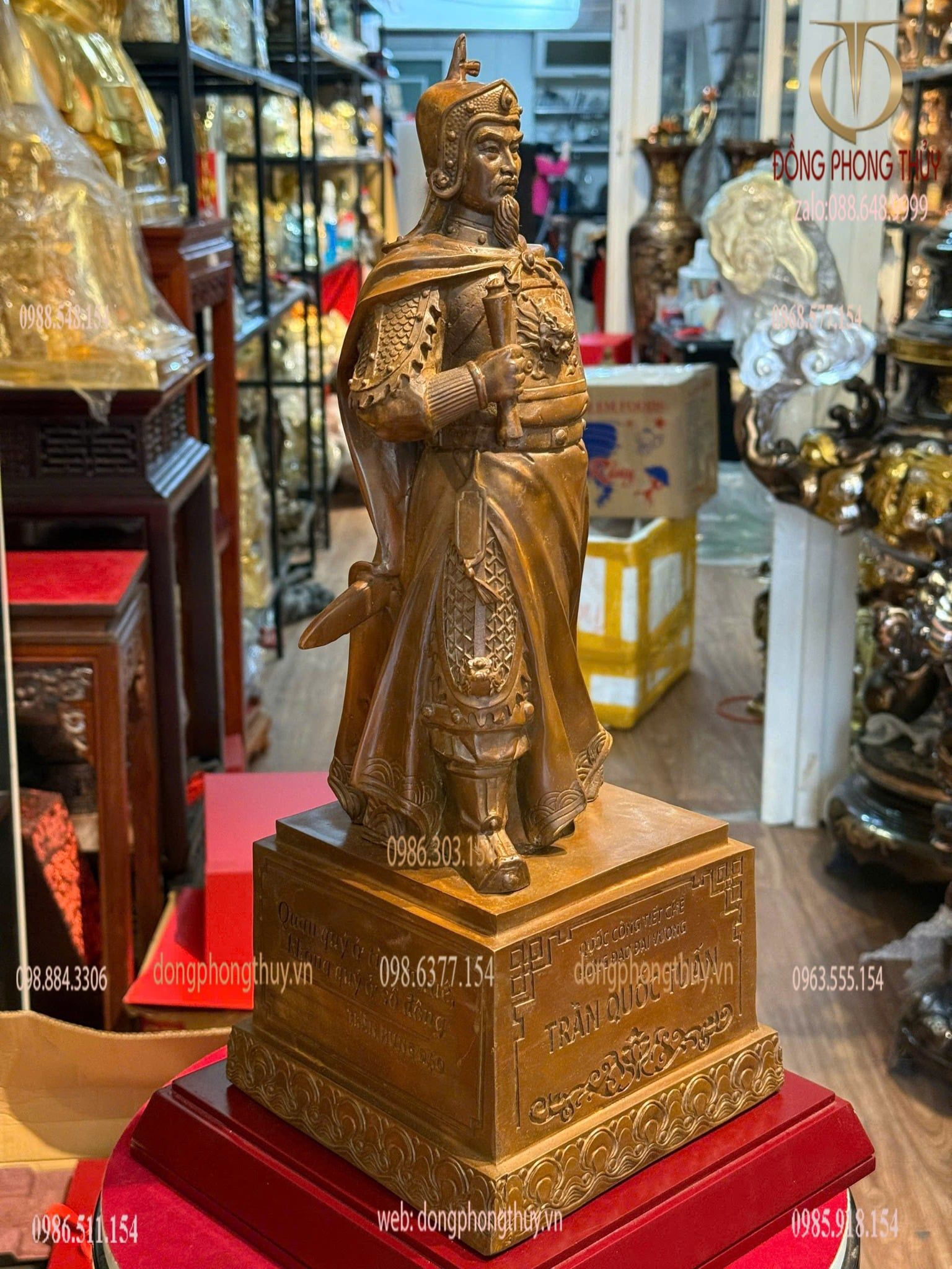 Tượng trần quốc tuấn bằng đồng ửng đỏ