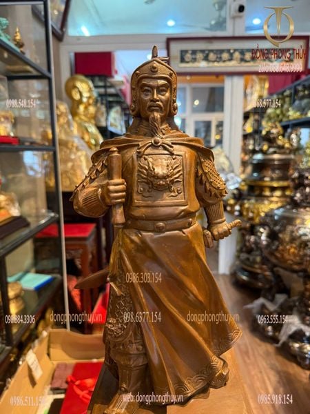 Tượng trần quốc tuấn bằng đồng ửng đỏ
