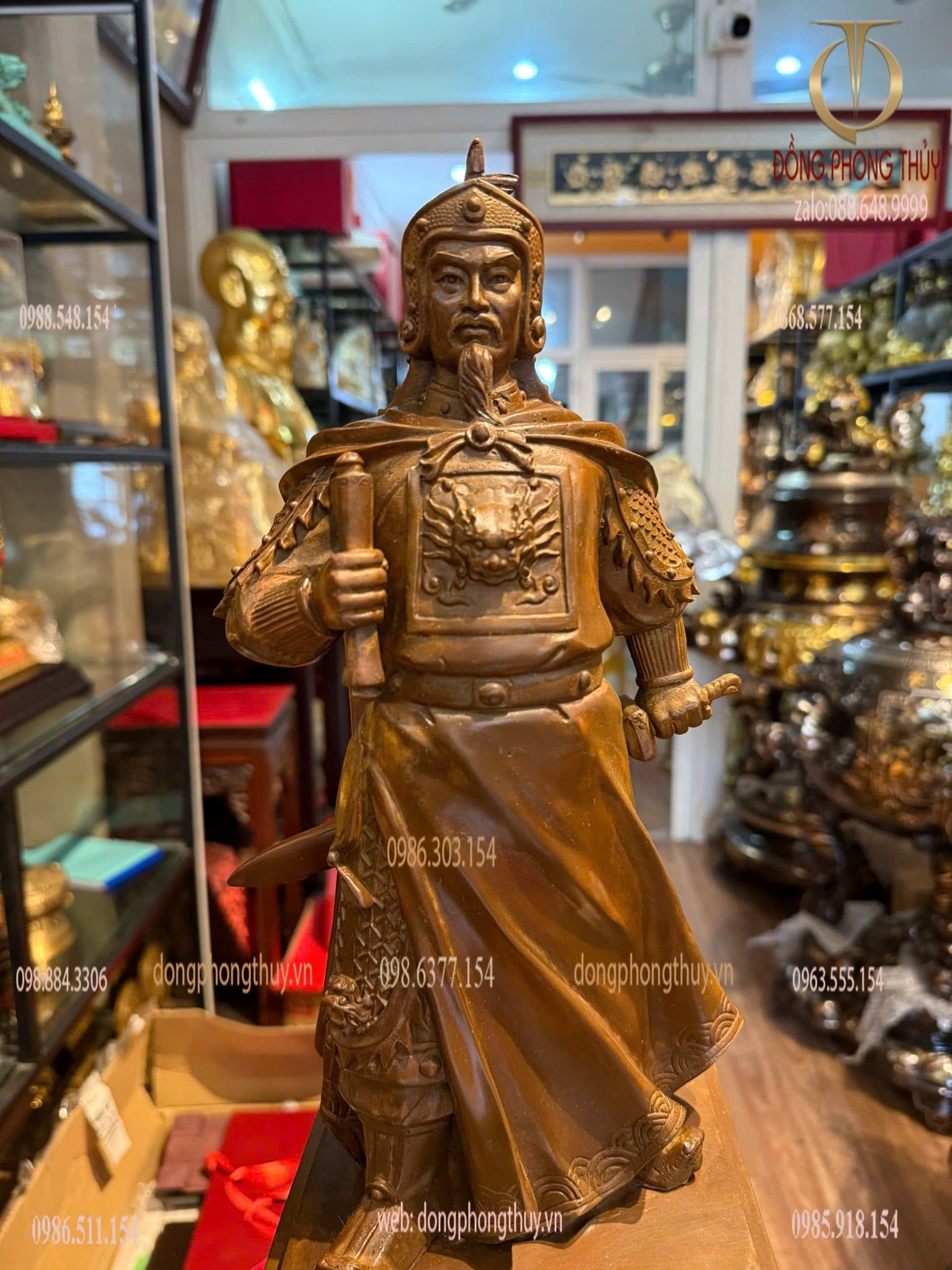 Tượng trần quốc tuấn bằng đồng ửng đỏ
