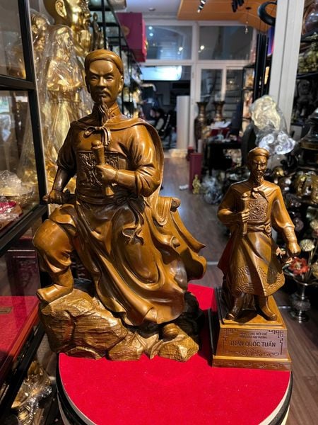 Tượng Trần Quốc Tuấn