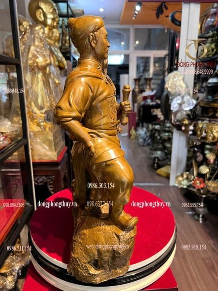 Tượng Trần Quốc Tuấn