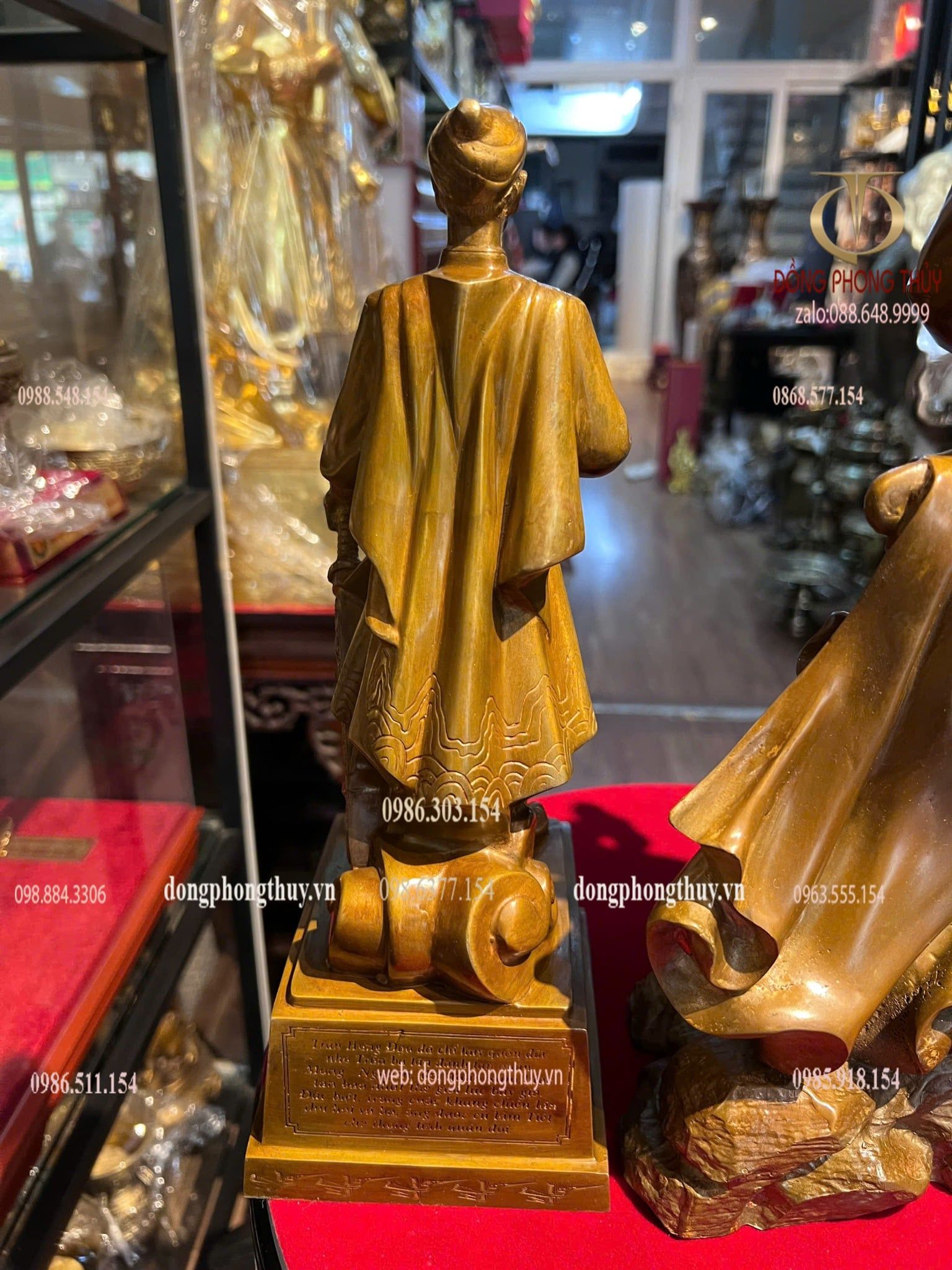 Tượng Trần Quốc Tuấn