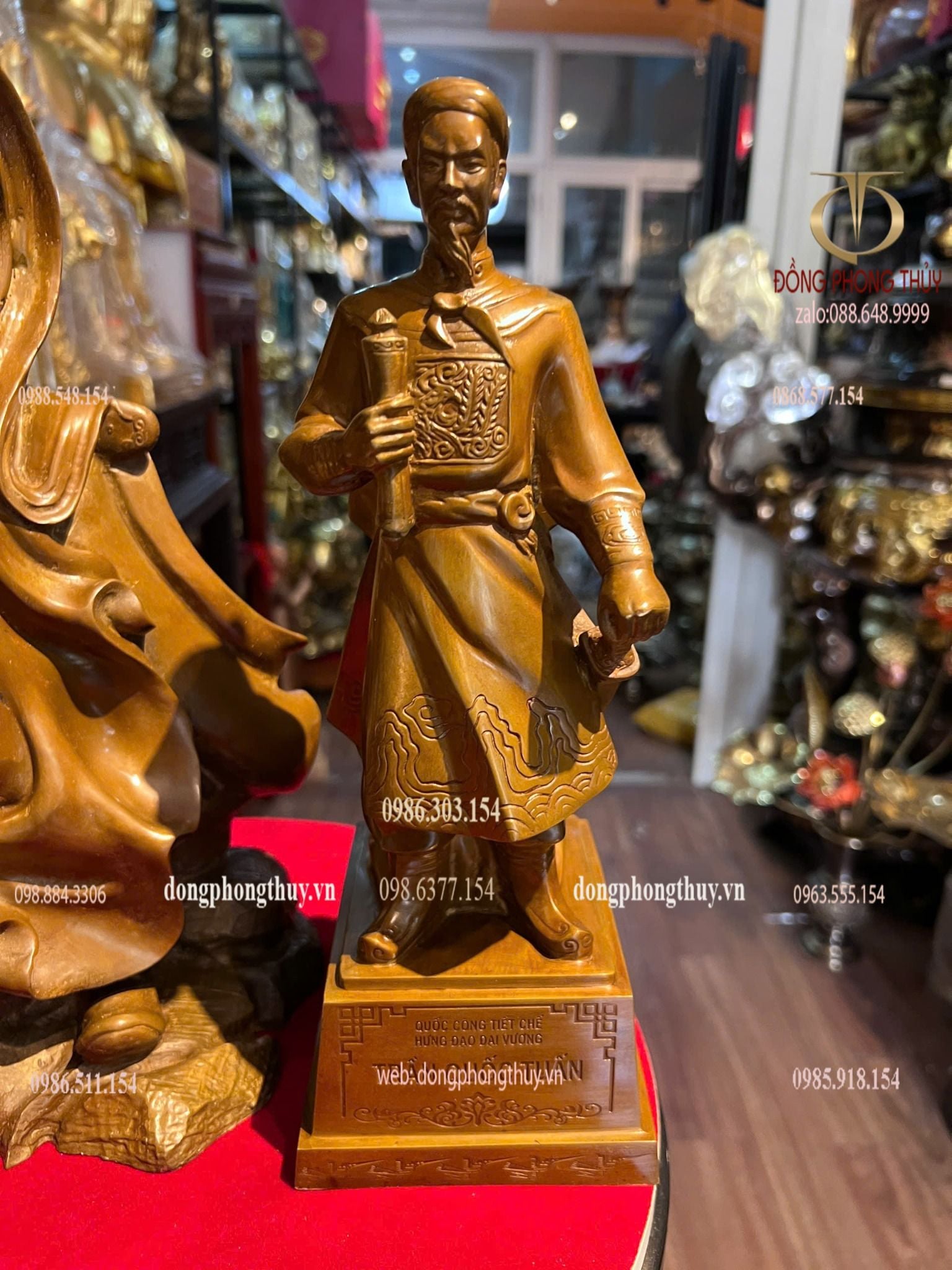 Tượng Trần Quốc Tuấn