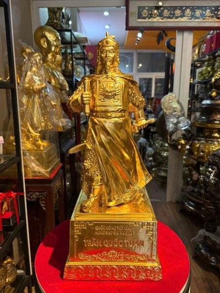 Tượng Trần Hưng Đạo cao 48cm bằng đồng dát vàng 24k