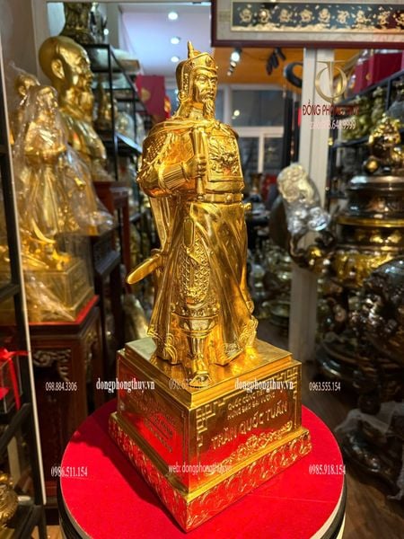 Tượng Trần Hưng Đạo cao 48cm bằng đồng dát vàng 24k