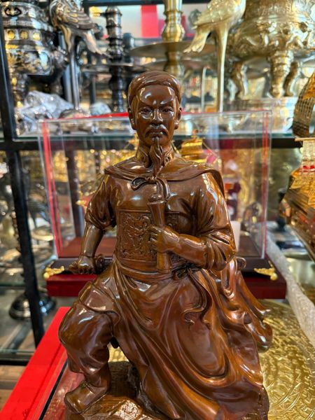 Tượng Trần Hưng Đạo bằng đồng màu giả cổ ửng đỏ cao 42cm
