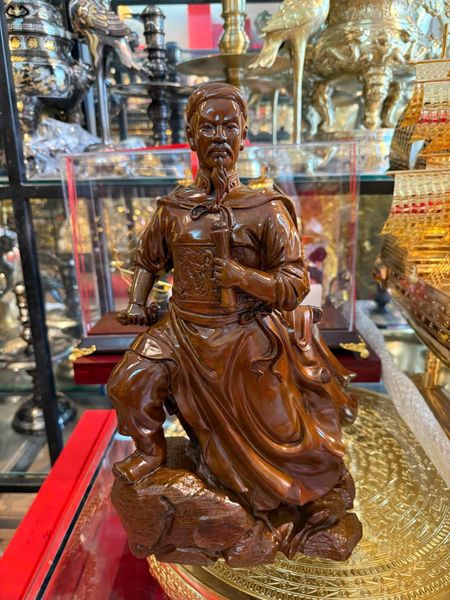 Tượng Trần Hưng Đạo bằng đồng màu giả cổ ửng đỏ cao 42cm