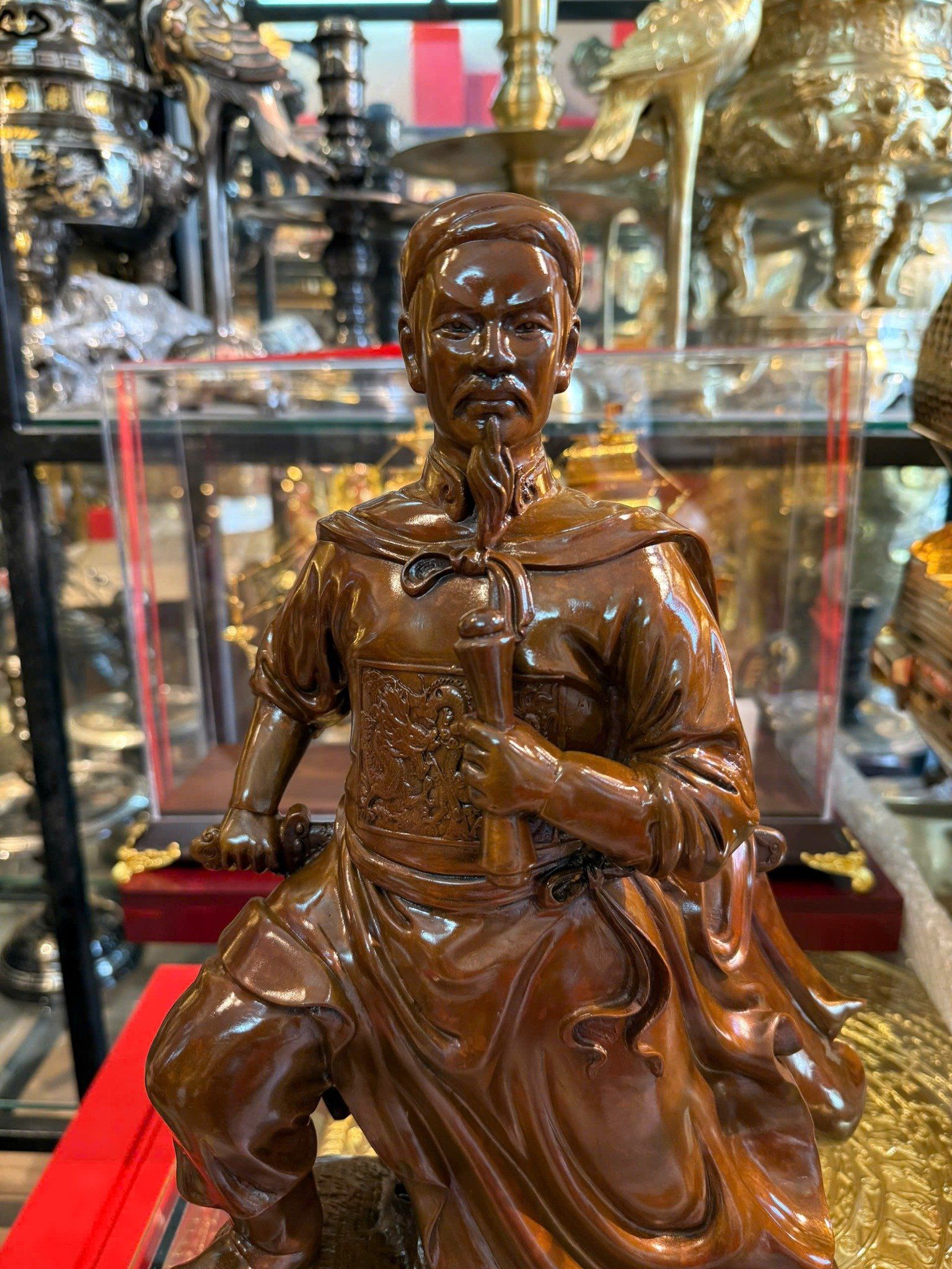 Tượng Trần Hưng Đạo bằng đồng màu giả cổ ửng đỏ cao 42cm