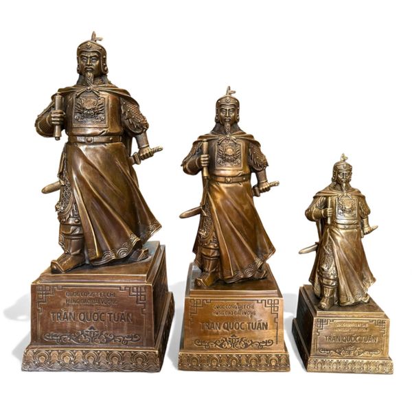 Tượng Trần Quốc Tuấn bằng đồng