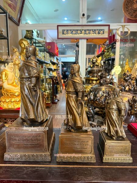 Tượng Trần Quốc Tuấn bằng đồng