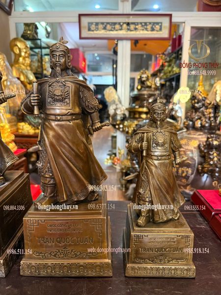 Tượng Trần Quốc Tuấn bằng đồng