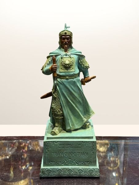 Tượng Trần Hưng Đạo