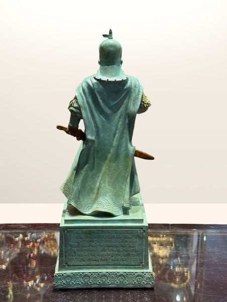 Tượng Trần Hưng Đạo
