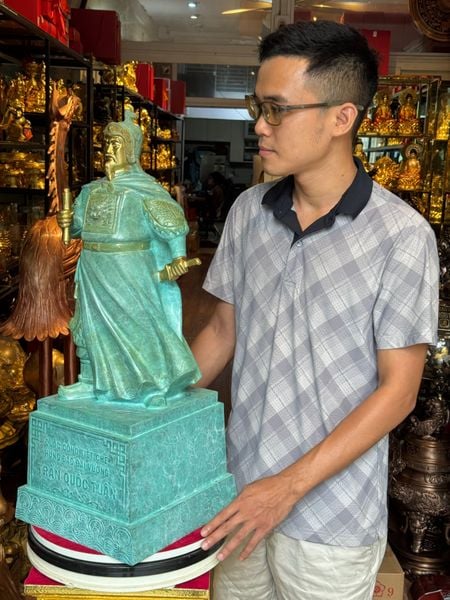 Tượng Quốc Công Tiết Chế Hưng Đạo Vương patina xanh ngọc lục bích