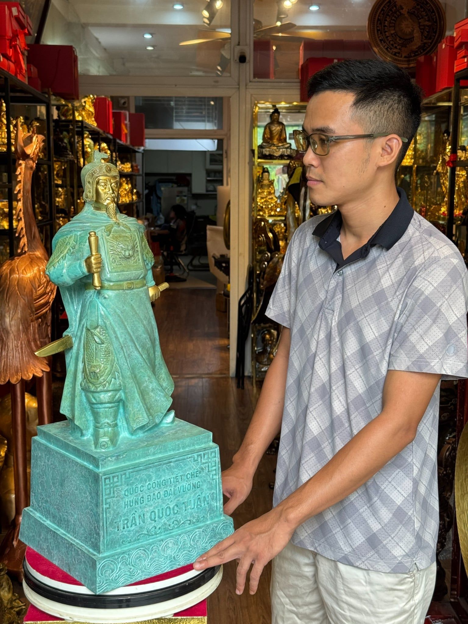 Tượng Quốc Công Tiết Chế Hưng Đạo Vương patina xanh ngọc lục bích