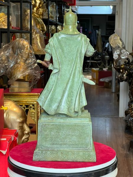 Tượng Trần Hưng Đạo bằng đồng patina