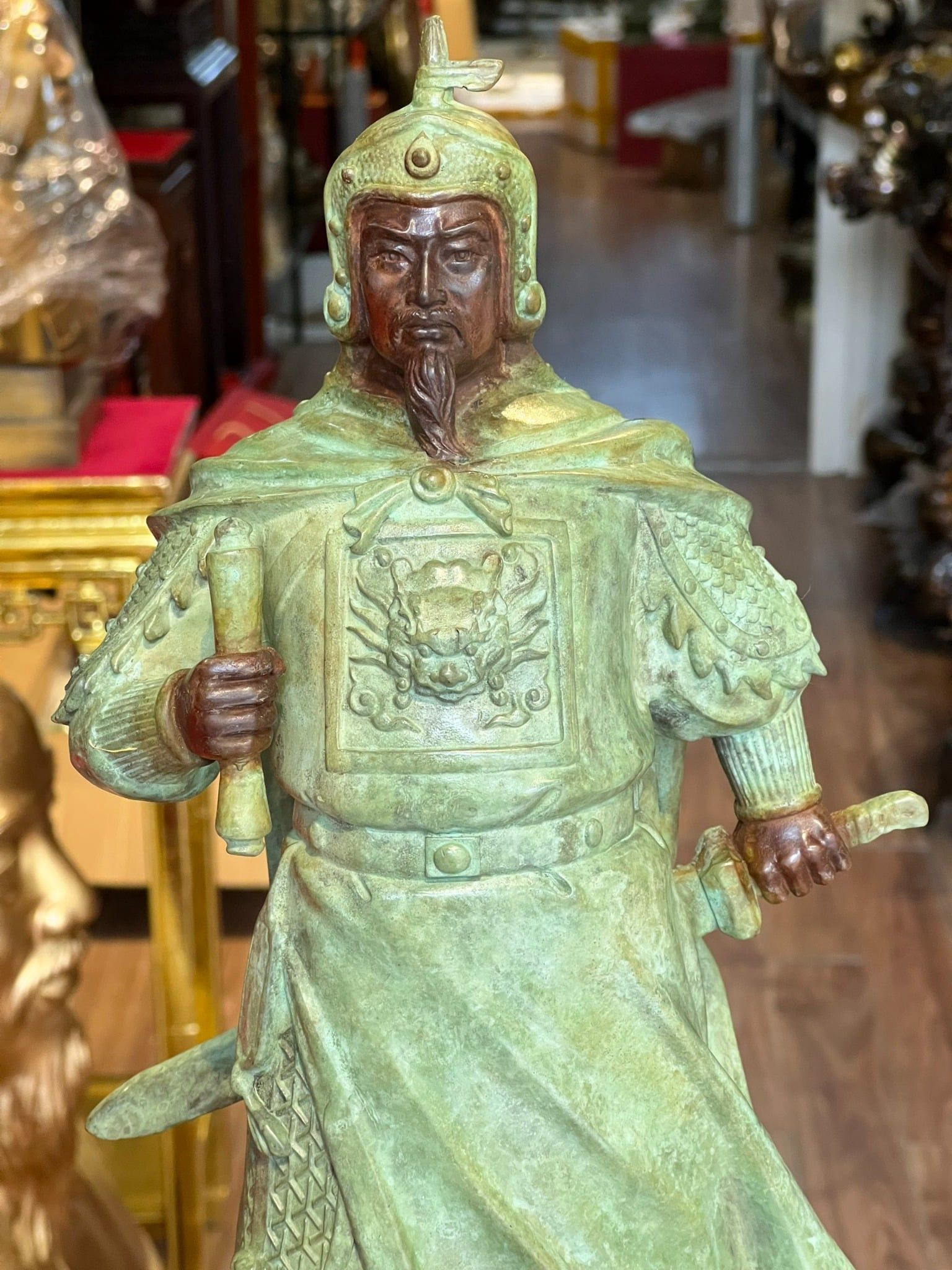 Tượng Trần Hưng Đạo bằng đồng patina