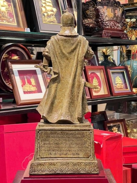 Tượng Trần Hưng Đạo bằng đồng cao 50cm, Patina xanh rêu cổ loang vân hỏa biến