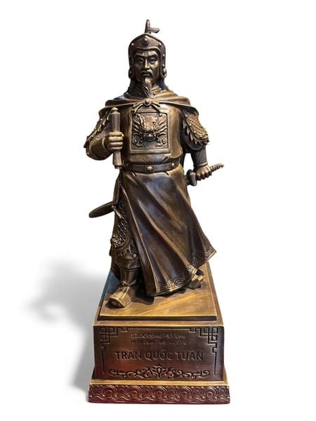 Tượng Trần Hưng Đạo bằng đồng
