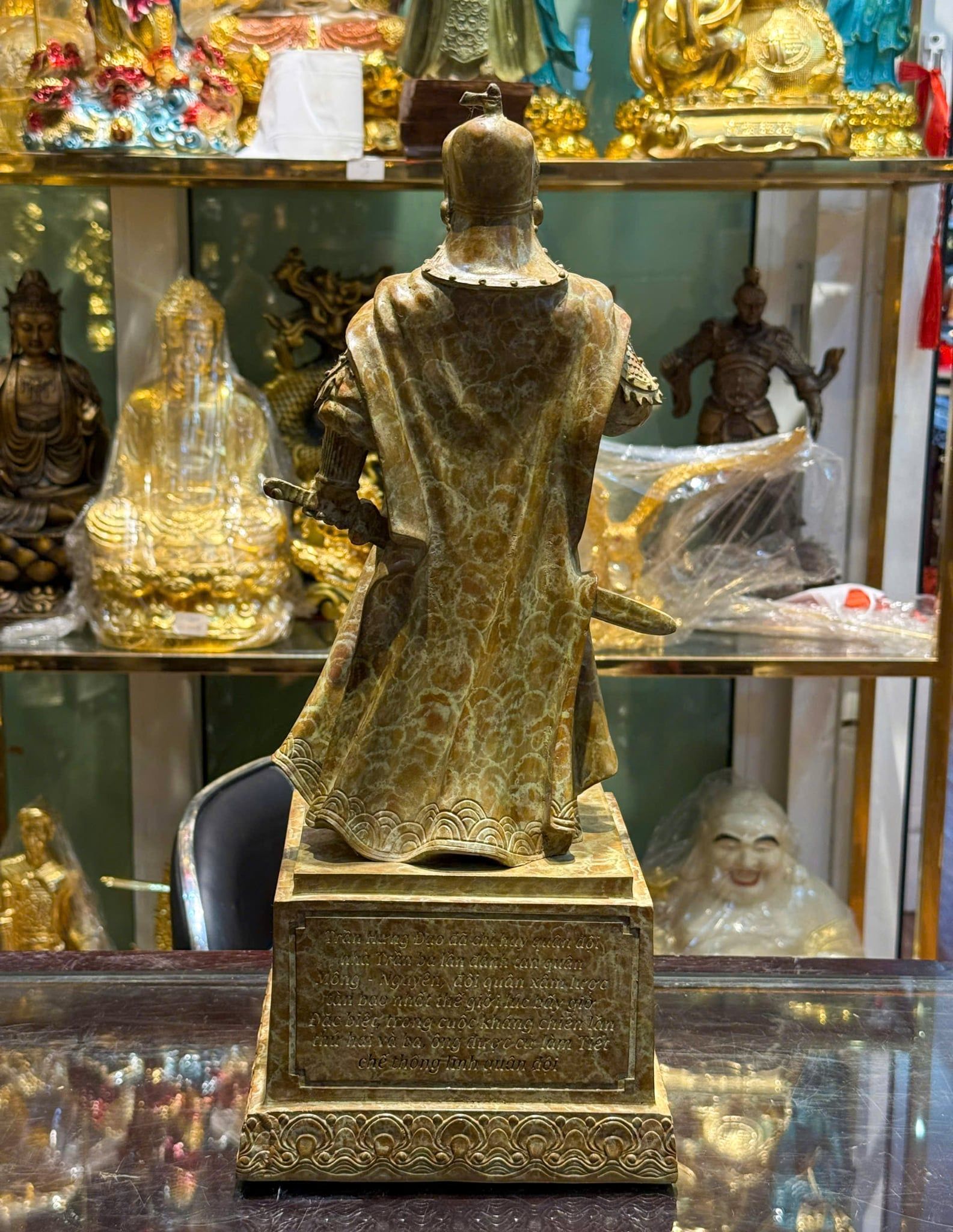 Tượng Quốc Công Tiết Chế Hưng Đạo Đại Vương bằng đồng