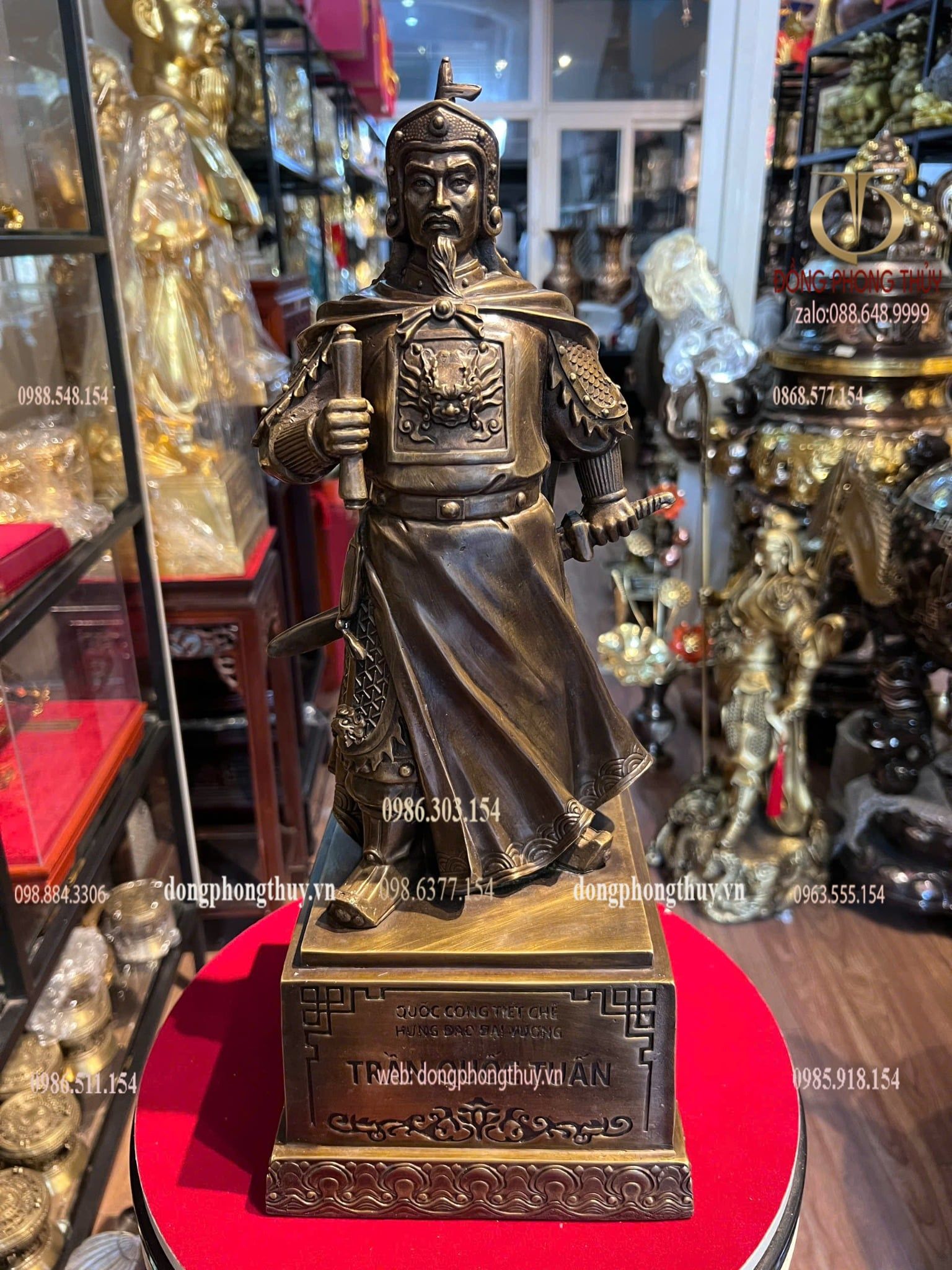 Tượng Trần Hưng Đạo bằng đồng