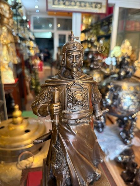 Tượng Trần Hưng Đạo