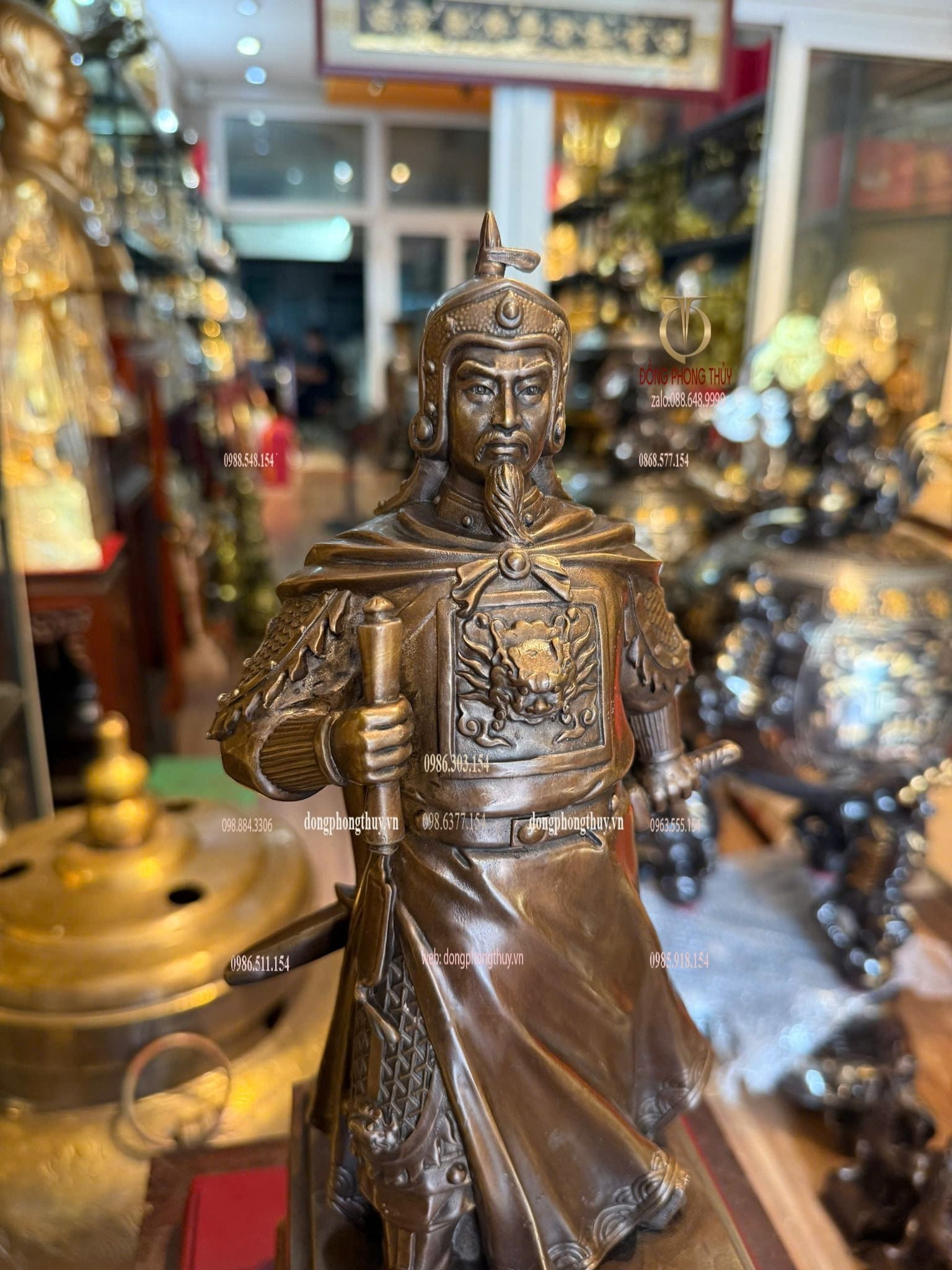 Tượng Trần Hưng Đạo