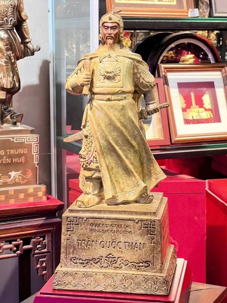 Tượng Trần Hưng Đạo bằng đồng cao 50cm, Patina xanh rêu cổ loang vân hỏa biến