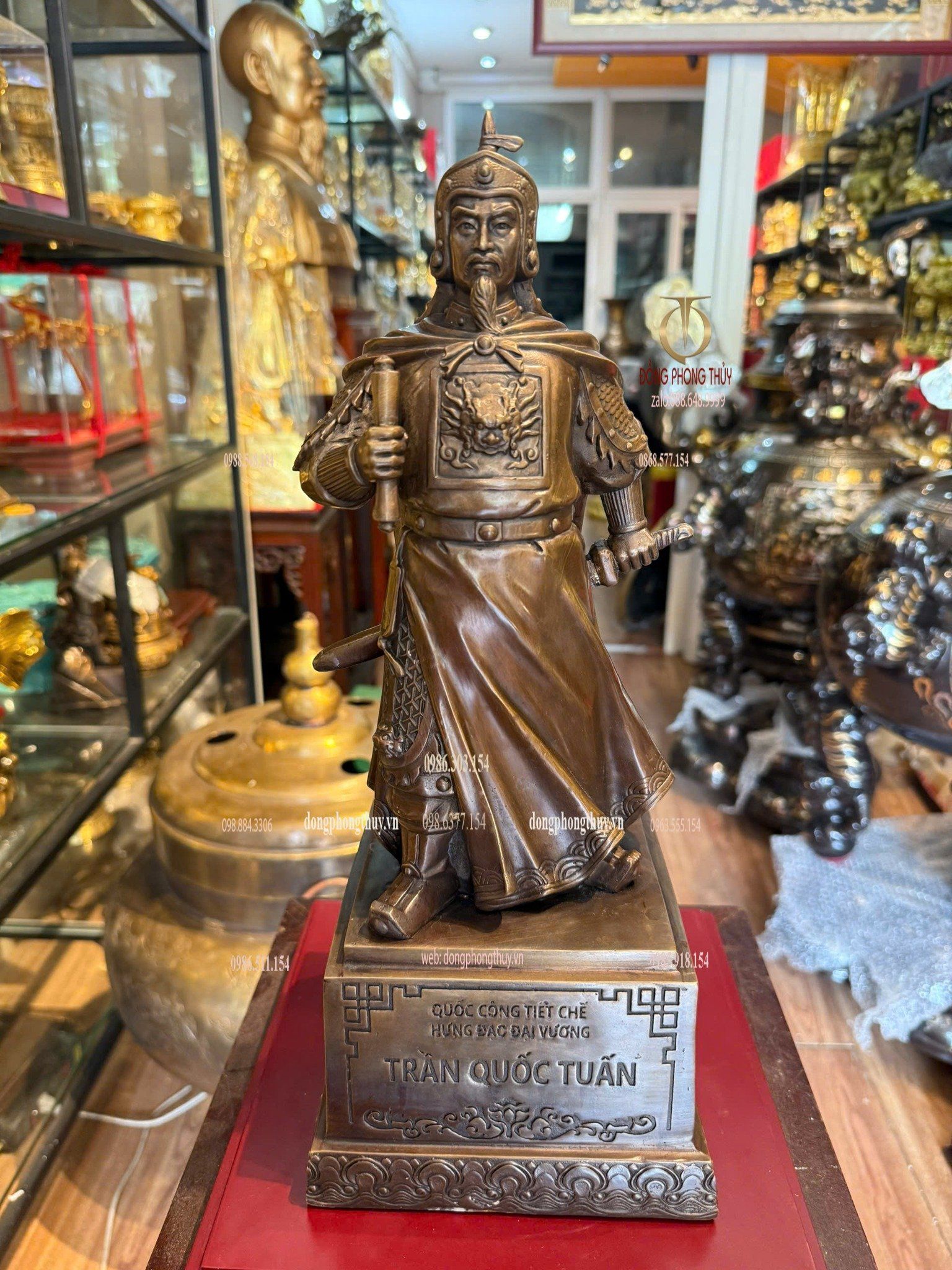 Tượng Trần Hưng Đạo