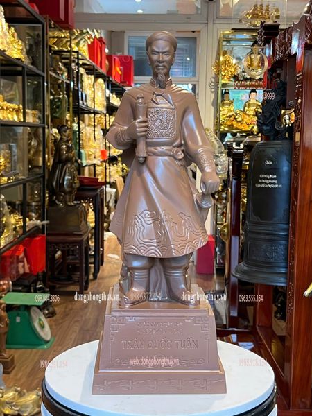 Tượng Hưng Đạo Vương bằng đồng